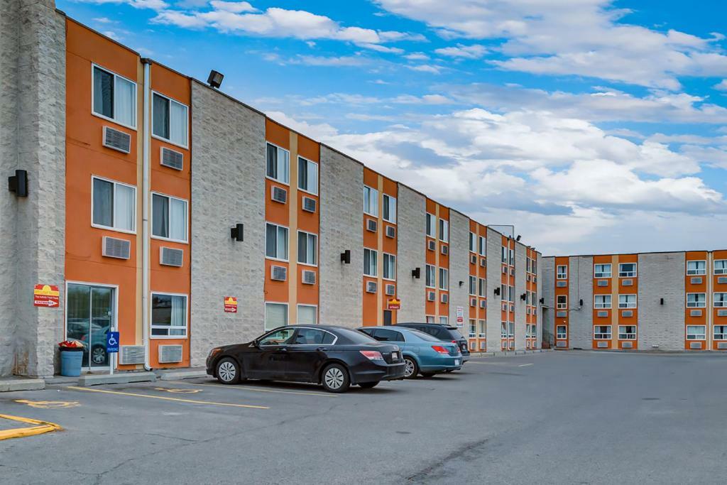 Airport Traveller'S Inn YYC Exterior foto