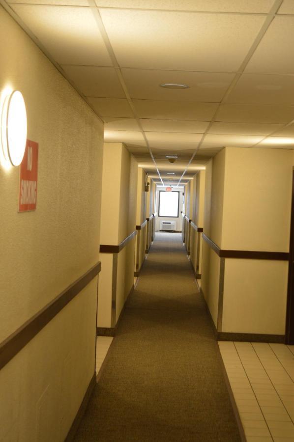 Airport Traveller'S Inn YYC Exterior foto