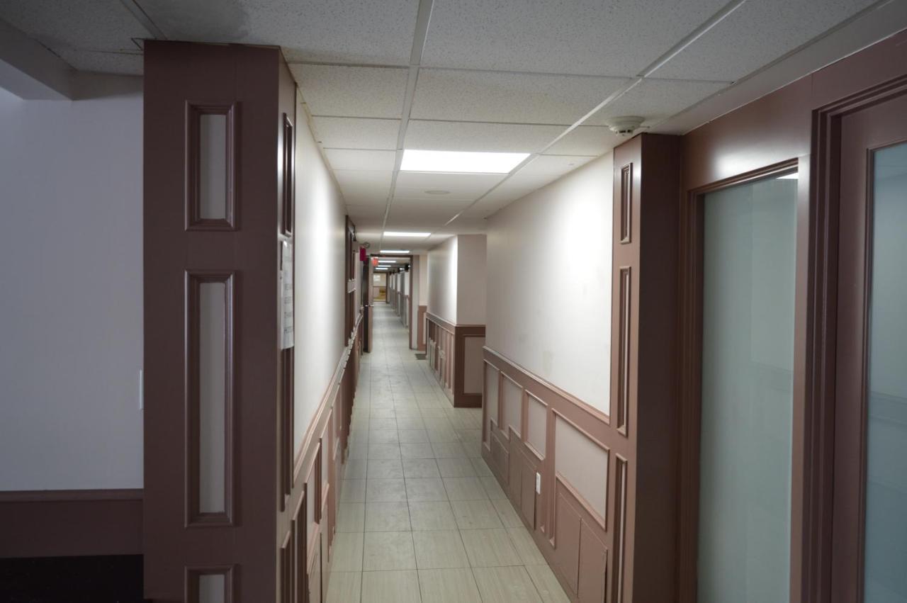 Airport Traveller'S Inn YYC Exterior foto
