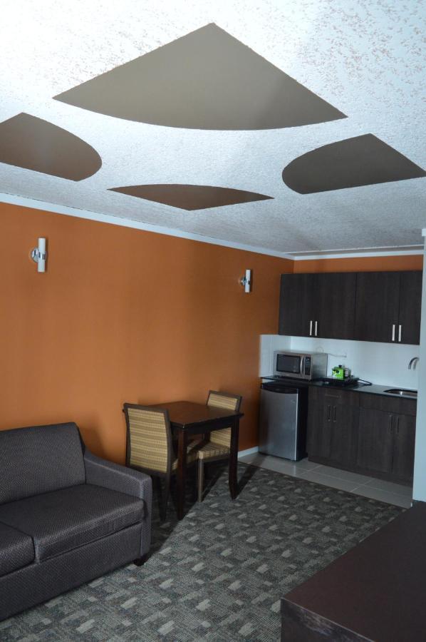 Airport Traveller'S Inn YYC Exterior foto